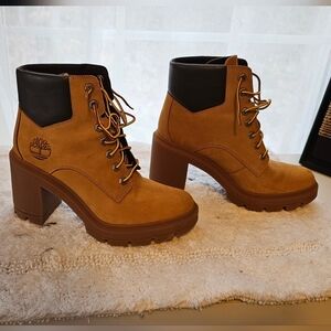 Timberland Allington Heights Women's Lace-Up Tan and Black Boots - Size 9